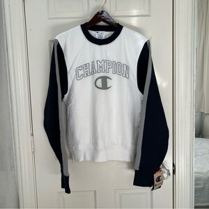 Champion Men's White and Black Crewneck Sweatshirt